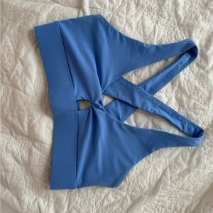 Fabletics Oasis Twist Sports Bra